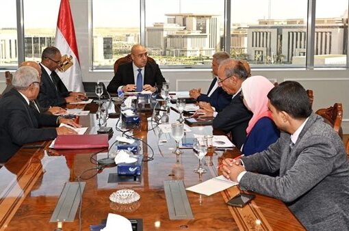 وزير الإسكان يتابع موقف خدمات مياه الشرب والصرف الصحي على مستوى الجمهورية