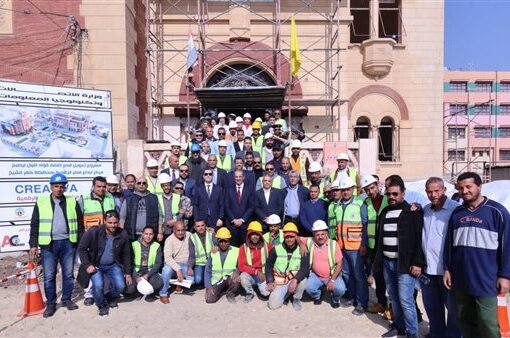 وزير الاتصالات يتفقد أعمال إنشاء مركز «كريتيفا» بقصر الملك فؤاد الأول