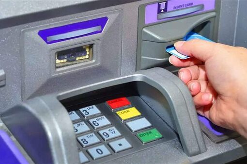 بنوك مصرية تحظر السحب النقدي في الخارج وسط أزمة العملات الأجنبية