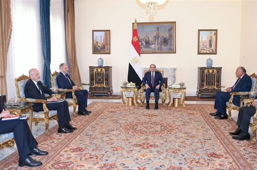 الرئيس السيسي يبحث مع وزير خارجية اليونان تعزيز التعاون المشترك بمختلف المجالات