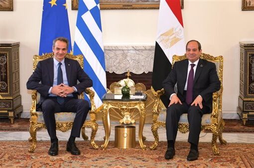 السيسي ورئيس وزراء اليونان يؤكدان ضرورة التوصل إلى وقف فوري لإطلاق النار بغزة