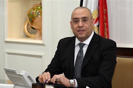 وزير الإسكان يُصدر قراراً بإزالة التعديات عن 53 فداناً بقنا الجديدة