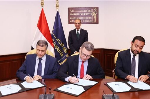 توقيع عقود تصميم أجهزة الاتصالات الطرفية «راوتر» الداعمة للإنترنت الأرضى فائق السرعة