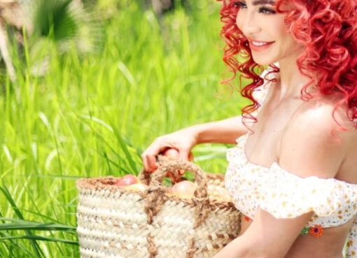 دوللي شاهين تطرح فيديو كليب أحدث أغانيها «دوللي ست البنات»…فيديو