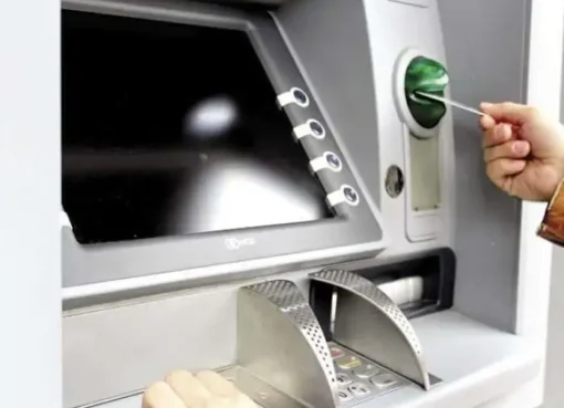 تفاصيل رسوم السحب النقدي من ماكينات ATM في 15 بنك