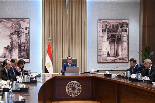 رئيس الوزراء يعقد اجتماعًا مع 200 مستثمر عالمي في قطاعات مختلفة