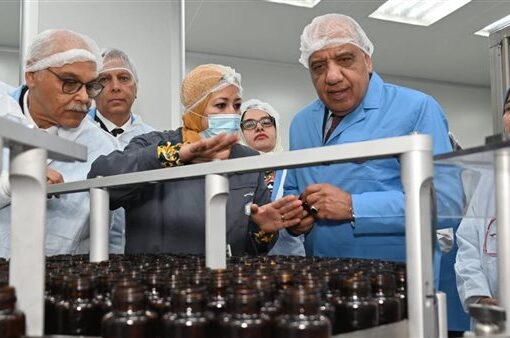 وزير قطاع الأعمال يتابع تنفيذ اشتراطات التصنيع الجيد بشركة القاهرة للأدوية