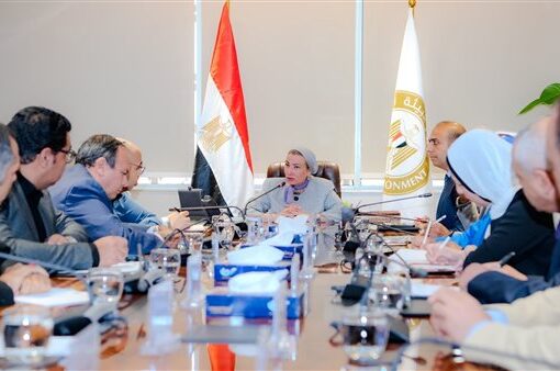 وزيرة البيئة تبحث فرص استثمار شركات الأسمنت بمجال تدوير المخلفات