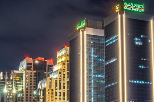 البنك الأهلي المصري يرفع حدود استخدام بطاقات الائتمان خارج مصر