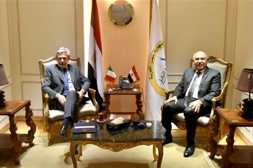 وزير النقل يبحث مستجدات تسيير خط «رورو» للحاصلات بين مصر وإيطاليا