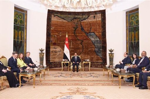 الرئيس السيسي يستعرض مع وزير الخارجية الأمريكي جهود وقف إطلاق النار بغزة