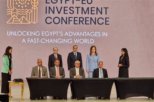 مصر توقع اتفاقيات 4 مشروعات للأمونيا الخضراء بطاقة 6 ملايين طن سنوياً