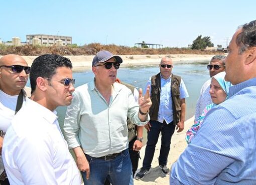 استكمالا للجولة التفقدية لمتابعة حالة الرى بزمام ترعة الحمام .. الدكتور سويلم يتفقد نهاية ترعة الحمام ومناسيب مأخذ محطة مياه شرب جنوب العلمين