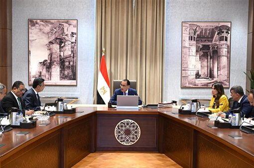رئيس الوزراء يوجه بوضع خطة عمل لضمان توافر السلع بالأسواق وضبط الأسعار