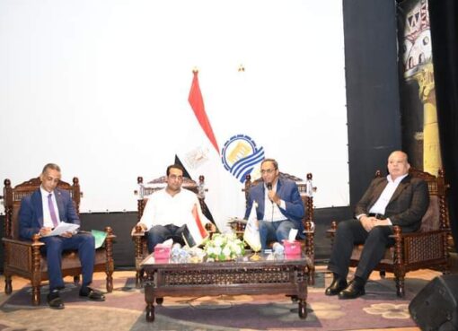 محافظ قنا يلتقى 400 شاب وفتاة فى جلسة حوارية حول”رؤية تنمية قنا 2030″