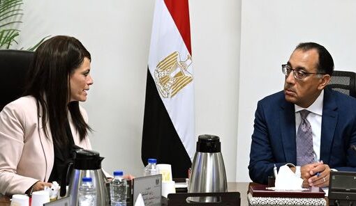 رئيس الوزراء يتابع مع وزيرة التخطيط سير برامج تعزيز مشاركة القطاع الخاص ودعم ريادة الأعمال