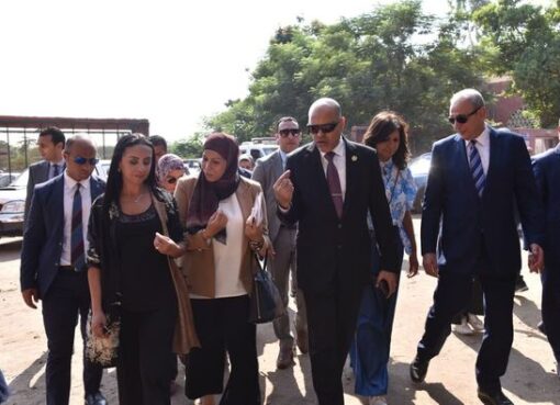 وزير العمل يختتم جولته في الغربية :