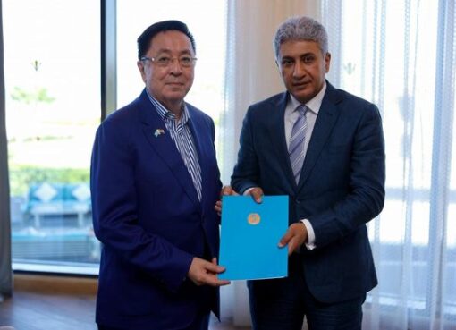 وزير السياحة والآثار يلتقى سفير دولة كازاخستان بالقاهرة