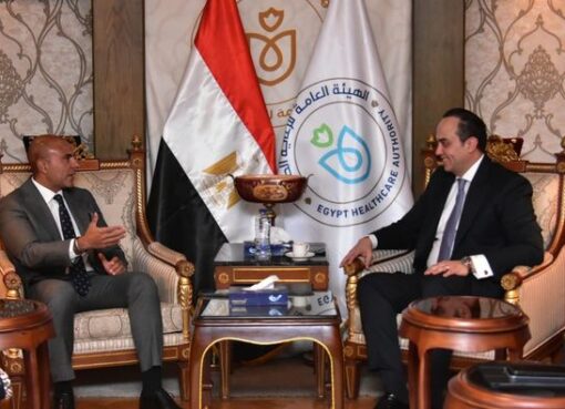 رئيس هيئة الرعاية الصحية يبحث مع رئيس أسترازينيكا مصر