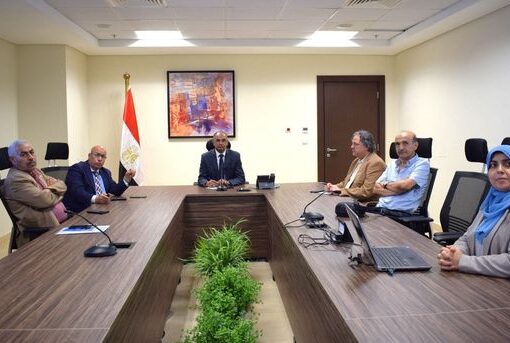 نائب وزير الإسكان يجتمع برئيس شركة “مياه القاهرة”