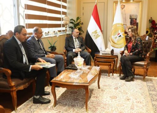محافظ المنيا يستعرض الفرص الاستثمارية المتاحة ضمن برنامج تنمية محافظات الصعيد