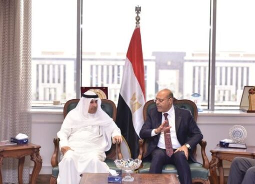 وزير العمل يلتقى وفدًا من اللجنة العمالية المشتركة المصرية الكويتية ..