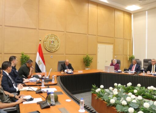 وزير الكهرباء يجتمع باللجنة المسئولة عن التنسيق بين كافة الجهات المعنية بانهاء اعمال مشروع خط الربط الكهربائي المصرى السعودى