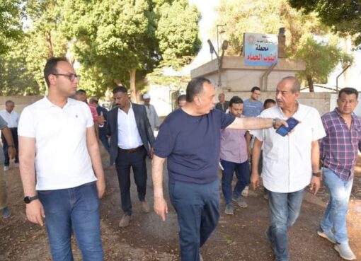 محافظ أسيوط يتفقد أعمال التطوير الجارية بمحطتي بني مر وأبنوب الحمام بمشاركة طلاب مدارس التعليم الفني