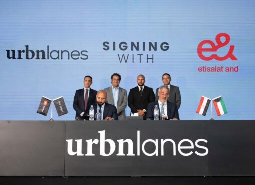 بروتوكول تعاون بين “إي آند” بيزنس التابعة لشركة “إي آند مصر” و “أوربن لينز” للتطوير العقاري لتوفير خدمات Triple Play بمشروعات الشركة