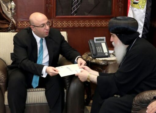 مساهمة من أهل بني سويف…المحافظة تساهم في إعادة إعمار الجزء المتضرر بالمطرانية بسبب الحريق