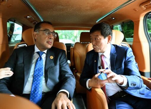 رئيس الوزراء يلتقي رئيس شركة “جريت وول موتورز” الصينية لصناعة السيارات