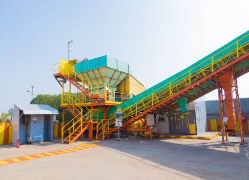 “سيمكس” توقع اتفاقية مع “أسيوط” لتدوير 7 آلاف طن مخلفات