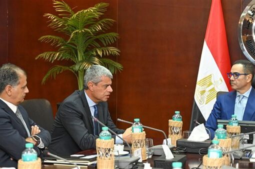 «الخطيب» يبحث خطط شركة الظاهرة الزراعية الإماراتية لزيادة استثماراتها في مصر