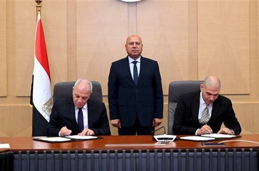 جهاز المشروعات الصناعية والتعدينية يوقع برتوكول تعاون مع هيئة تنمية الصعيد