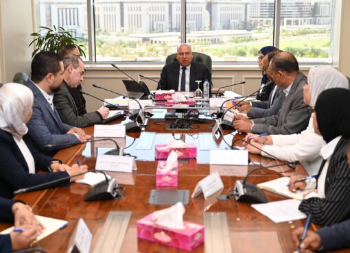 وزير الصناعة يبحث مع رئيس شركة تكنولوجيا الحديد خطة إنشاء مصنع لإنتاج الأبواب المصفحة والمعدنية المقاومة للحريق وكمالياتها بمصر