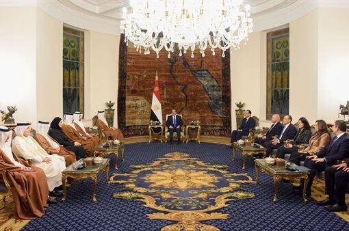 السيسي ورئيس الوزراء القطري يؤكدان حرصهما على تعزيز التعاون المشترك بمختلف المجالات