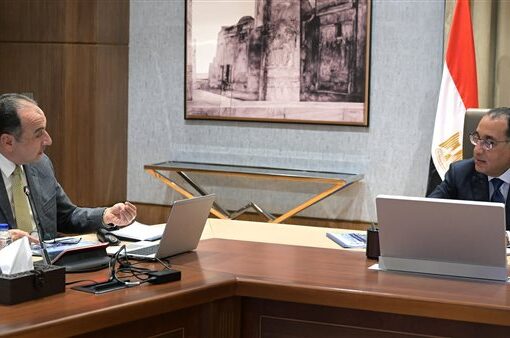 رئيس الوزراء يتابع مستجدات مشروع تطوير قطاع الغزل والنسيج