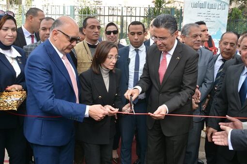 وزير التموين ومحافظ البحيرة يفتتحان سوق اليوم الواحد بمركز دمنهور