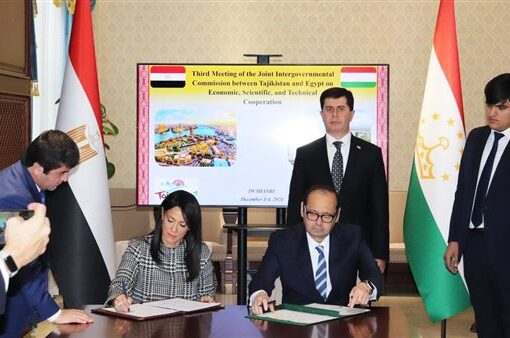 مصر وطاجيكستان توقعان 3 وثائق للتعاون بمجالات التجارة والاستثمار والجمارك