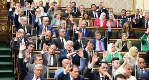 مجلس النواب يقر حق العاملة فى فترتين للرضاعة فى قانون العمل الجديد