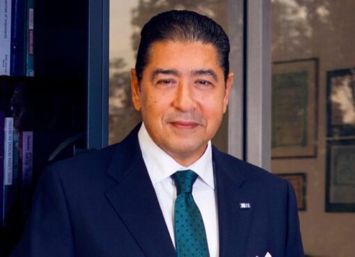 هشام عز العرب يتوج بجائزة الإنجاز مدى الحياة من جلوبال فاينانس