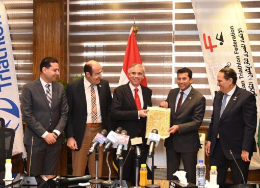 وزير الرياضة يشهد المؤتمر الصحفي للإعلان عن البطولات العربية والإفريقية للترايثلون بالجلالة