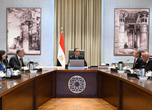 رئيس الوزراء يستقبل نائب رئيس شركة “إكسون موبيل” العالمية لشئون الاستكشاف