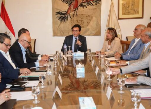 وزير الثقافة يجتمع بقيادات الوزارة لاستعراض خطة العمل والمبادرات المنتظر إطلاقها بالتزامن مع احتفالات 30يونيو