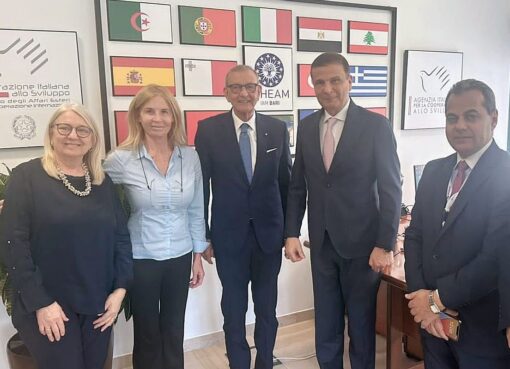 وزير الزراعة يبحث مع مدير معهد سيام باري في إيطاليا تعزيز التعاون في مجال البحث العلمي الزراعي