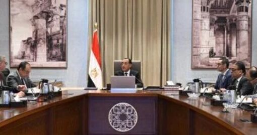 رئيس الوزراء يستعرض خطوات تنفيذ برنامج الطروحات الحكومية فى قطاع الاتصالات