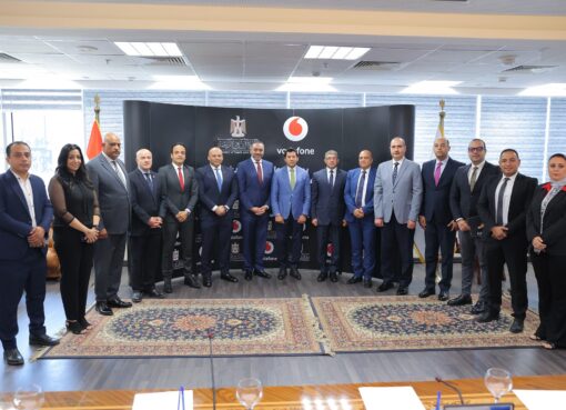 وزير الشباب والرياضة يشهد توقيع بروتوكول تعاون مع ڤودافون مصر