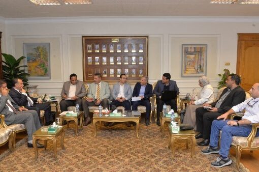 محافظ أسيوط يبحث مع فريق “حياة كريمة” سبل تسريع تنفيذ مبادرة “سكن كريم” لتطوير 7000 منزل