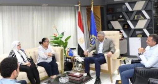 محافظ أسوان: بدء تنفيذ خطة التطوير المؤسسى وبناء قدرات العاملين بالمحليات