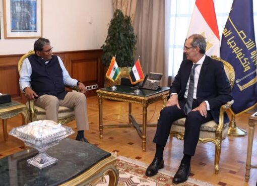 وزير الاتصالات يبحث مع سفير الهند بالقاهرة تعزيز التعاون في مجالات التعهيد وبناء القدرات الرقمية والذكاء الاصطناعي